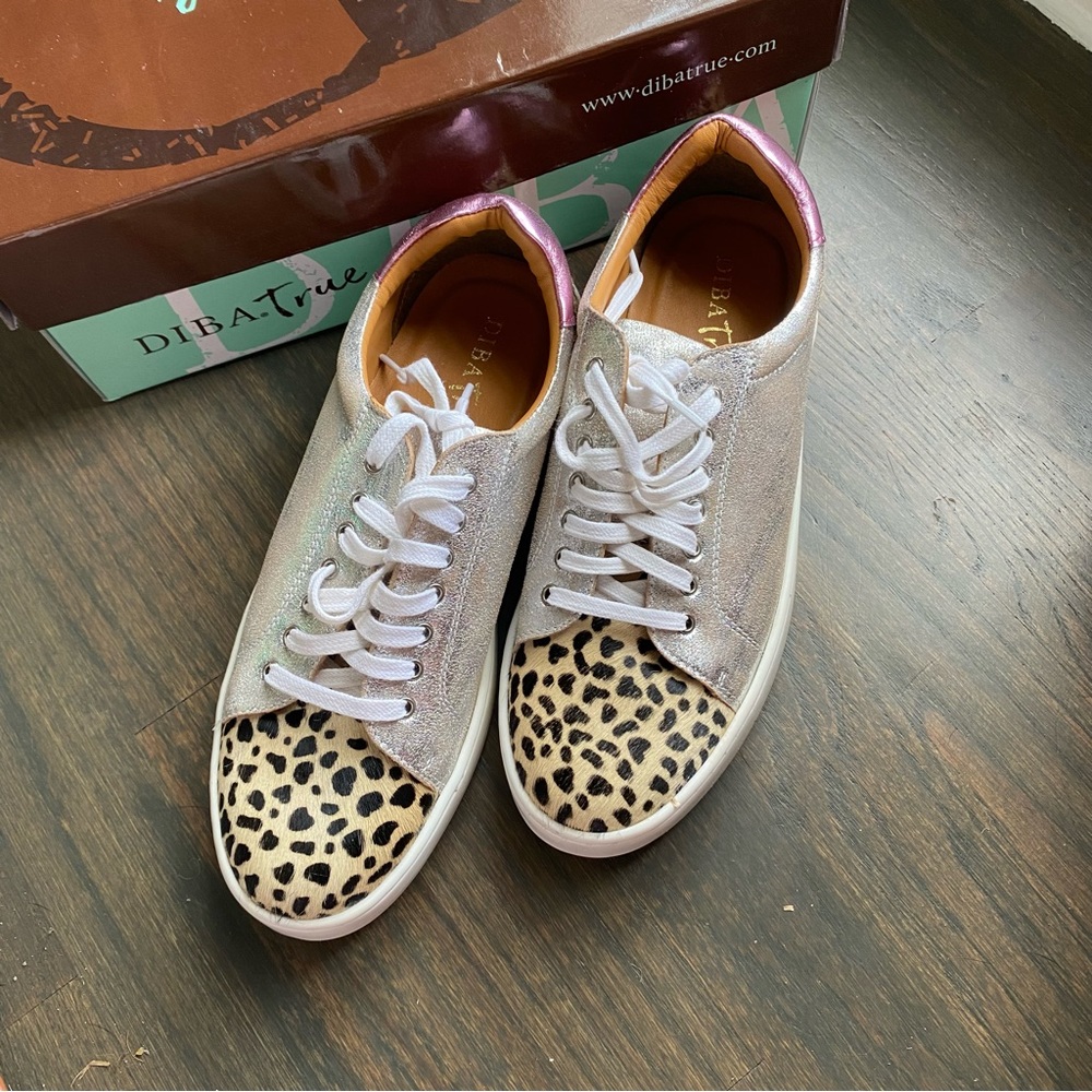 Diba True American Pie women’s fashion sneakers size 8.5 cheetah/silver/pink